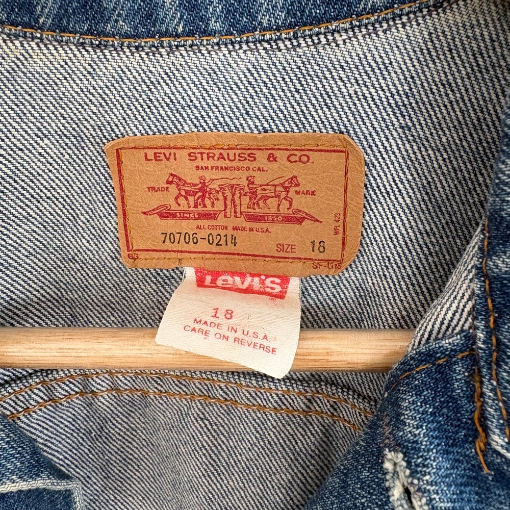 Vintage Levi's Blue Denim Jean Jacket - Picture 2 of 4